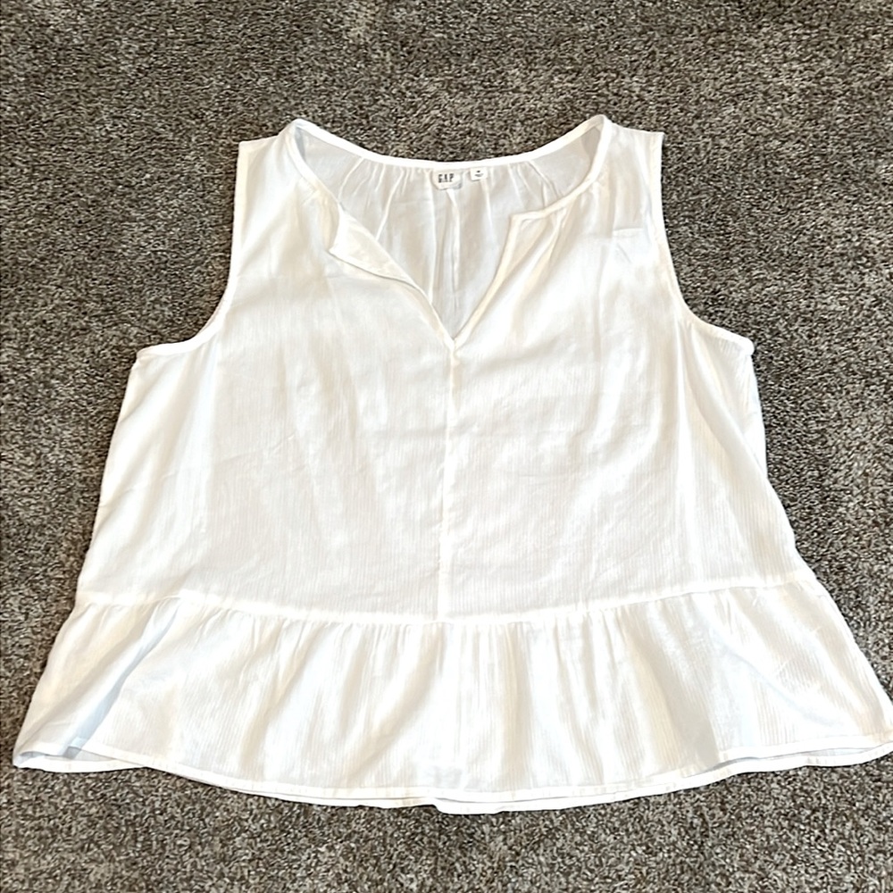 Gap white sleeveless top